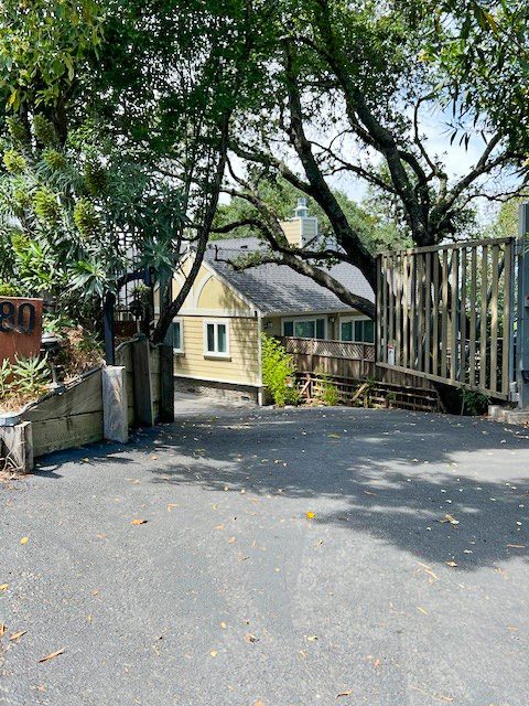 1-viewfrontofhouseandgate2-2